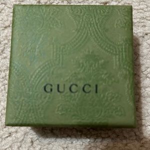 Gucci box and sak